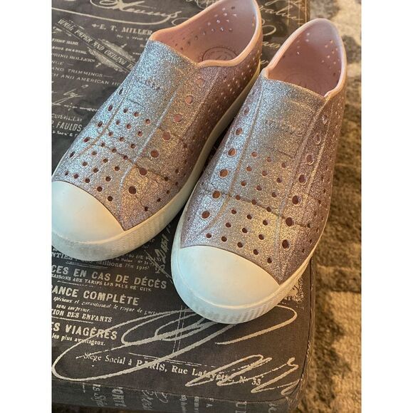 Native Jefferson Shoes junior size 4 - Picture 4 of 7
